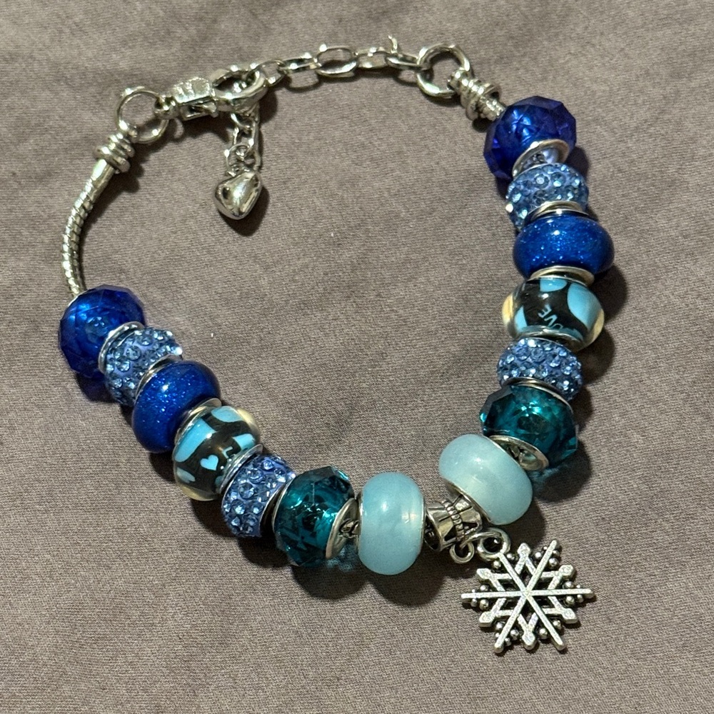 🖤 Handmade Shades of Blue with a Snowflake Beaded Charm Bracelet